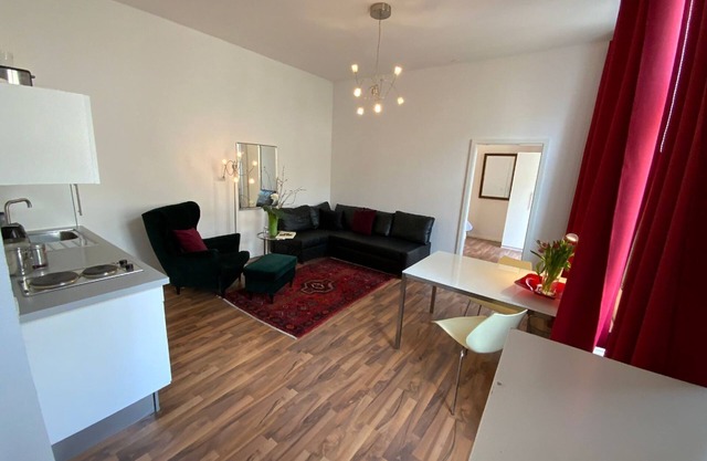 Excellently located 2-room apartment with balcony and high-speed internet in Mitte