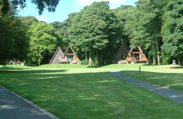Exceptional sleep 6 lodge on spacious country estate. Free gym, pool & more