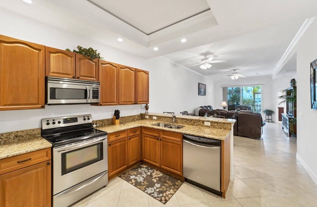 🥇 Exceptional 3bd condo with private enclosed lanai (CH1065)