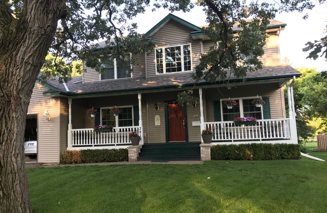 Exceptionnelle maison 4bed / 4bath, granit et pierre naturelle. Emplacement idéal.
