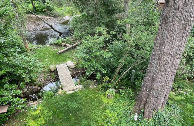 Exceptional apartment. Mountain & water views~sleeps up to 4.