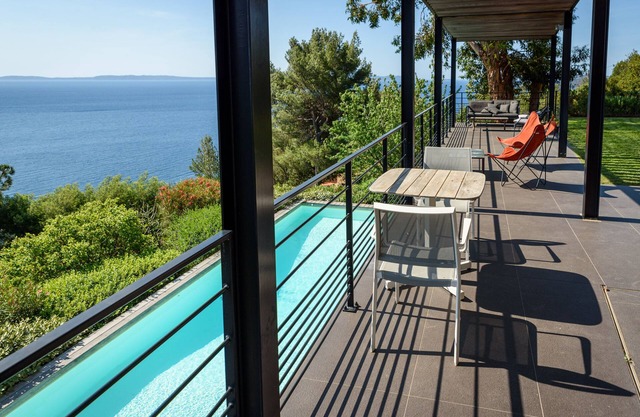 Amazing villa with fantastic sea view, heated pool and great comfort