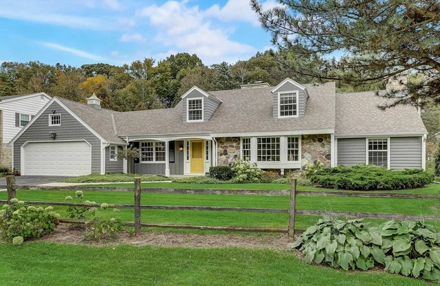 Exceptional North Shore Home, Parks, River, Lake