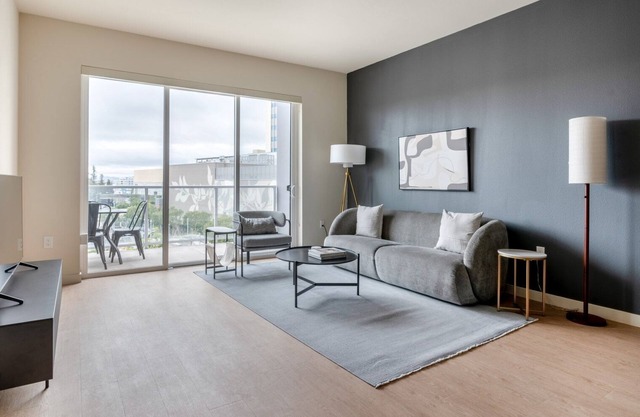 Exceptional Oakland 1BR w/ Gym & Courtyard, nr Shopping, by Blueground