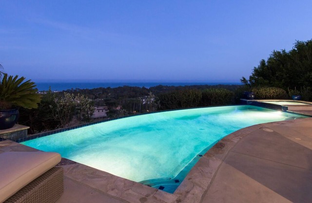 Exceptionnel Ocean View Contemporary Home!