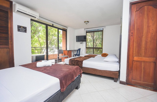 Exceptional quadruple room with balcony in laureles stadium medellin