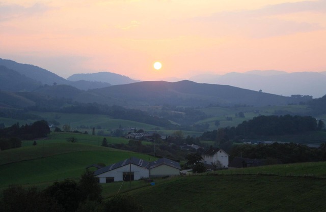 Vue exceptionnelle en pleine nature à 5 mn du village jusqu'à 6 personnes