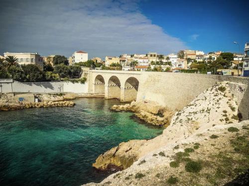 Exclusif - Urban Cabin vue mer les pieds dans l'eau
