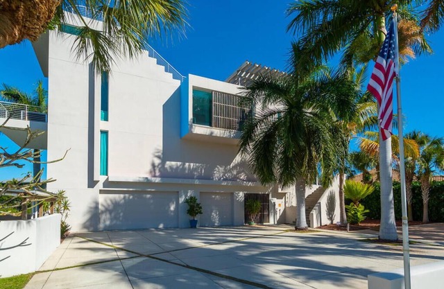 Exclusive 5-Level Waterfront Solstice House: Winter Retreat