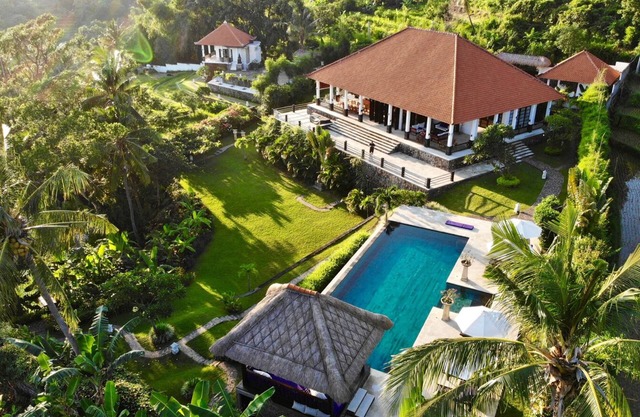 Villa exclusive 5 étoiles avec vue à 365 ° sur la mer, les montagnes et les rizières!