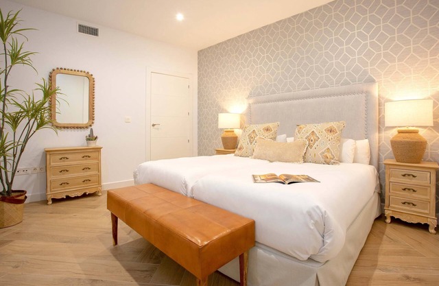 Exclusive Apartment in City Center. Capiteles