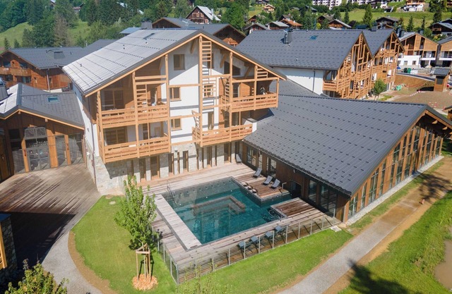 Logement exclusif : terrasse, parking et piscine