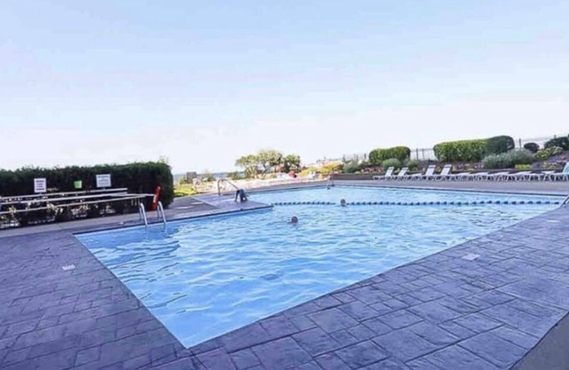 Exclusive Carlyle Lake Getaway!!