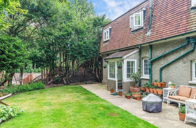 Exclusive Charming Cottage in Surrey
