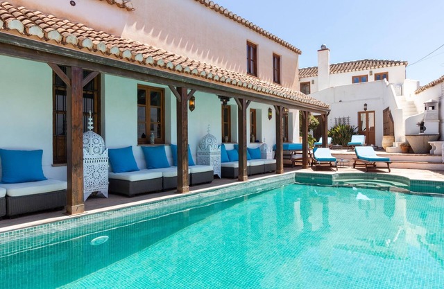 Moulin à huile converti avec piscine privée