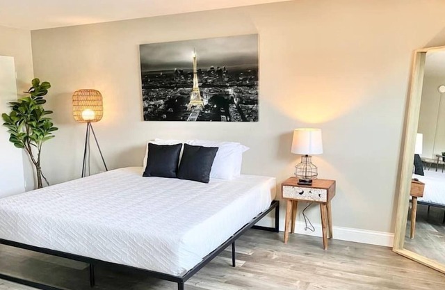 Exclusive Downtown Condo | Beachfront | Free PRKNG