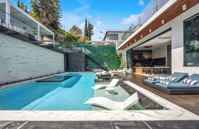 Luxury High end Villa, Incredible Views, Prime Location