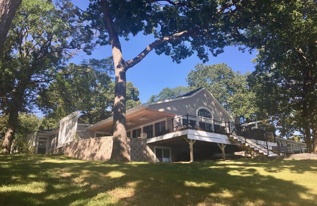LAC EXCLUSIF avec plage, maison de plage, jetées, trampoline + villa soeur
