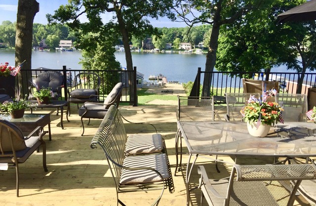 LAC EXCLUSIF avec plage, maison de plage, jetées, trampoline + villa soeur