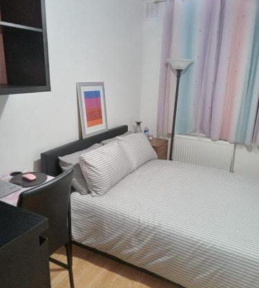 Exclusive Luxurious Double Bedroom in a Beautiful Shared Flat Close to Transit & Grocery Stores