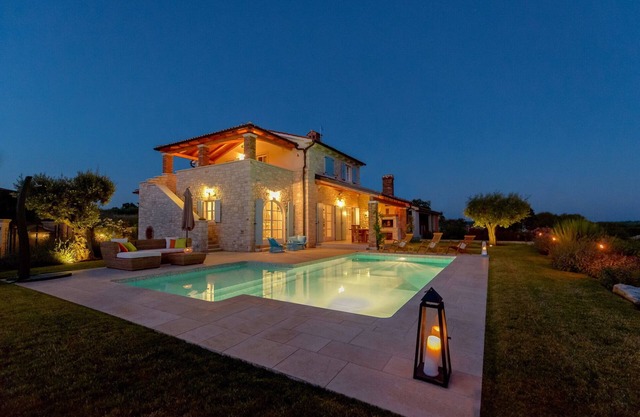 Villa de luxe exclusive avec piscine et barbecue, idéale pour les familles