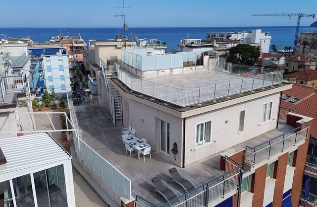 Exclusive Penthouse, Sea View 100m from the beach