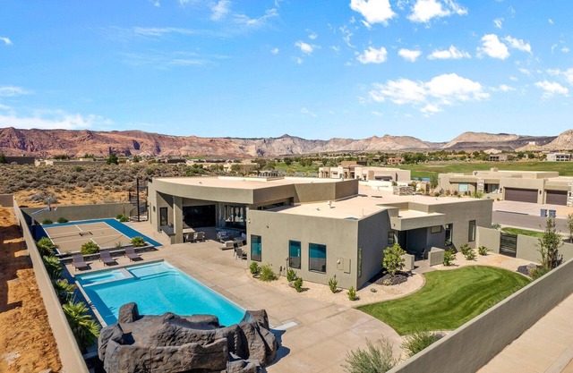 Exclusive Pool Villa, Private Pool & Hot Tub!
