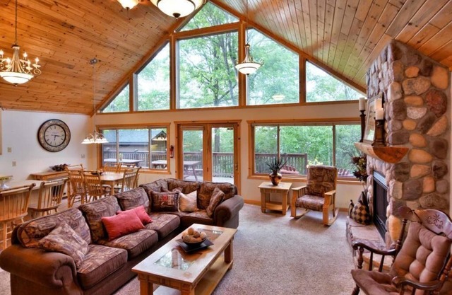 Exclusive PRIVATE ISLAND on Lake Winter (Your group only!)