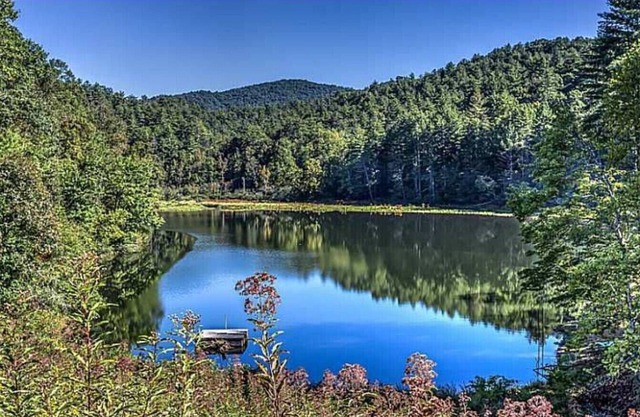 Retraite exclusive privée de montagne et de lac dans le désert de Cohutta