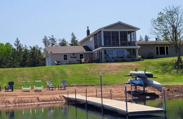 Retraite Exclusif! Lac privé, rivière façade et 100 de Acres avec des sentiers