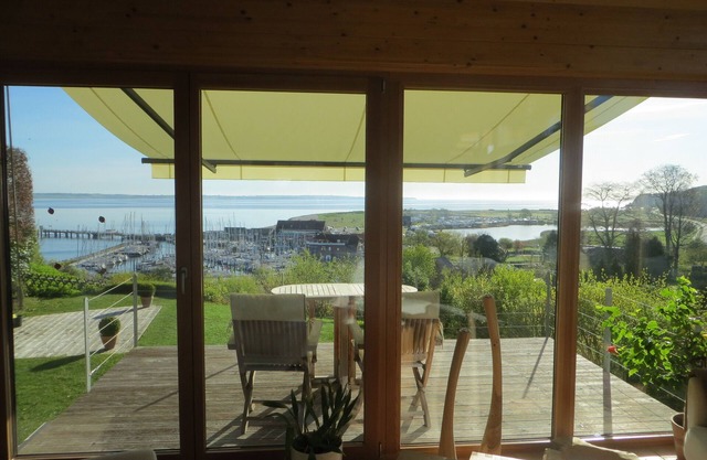 Appartement exclusif, au calme absolu, avec une vue fantastique sur la mer, près de la plage.
