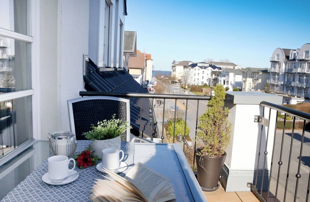 Exclusive vacation apartment Katharina with balcony and central location in Kühlungsborn