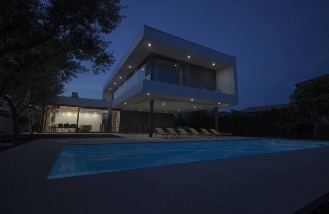 Villa exclusive neuve, grand jardin. Ouverture juillet 2019! Promo de première année