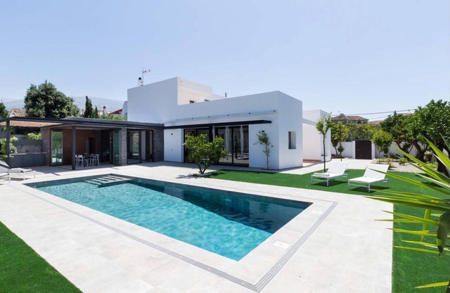 Villa exclusive avec jardin et piscine