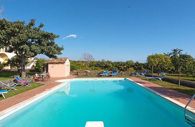 Villa exclusive avec piscine et jacuzzi, belle vue sur la mer et l'Etna près de Catane / Taormina