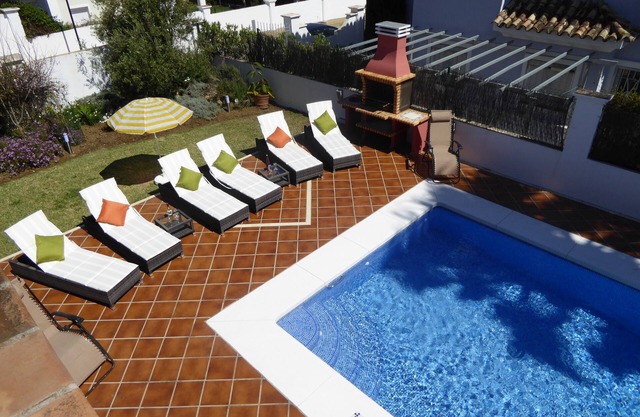 Villa exclusive avec piscine privée chauffée, dans la paisible Mais Convenient Location