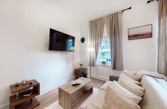 Appartement-Exécutif-Salle de bain privée séparée-Vue sur Rue