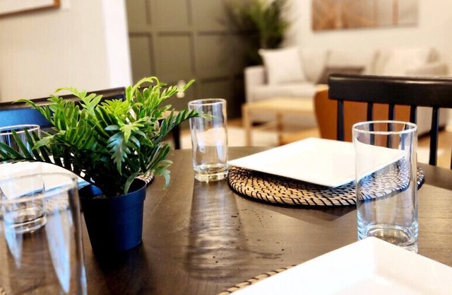Executive Haven: Stylish and Expansive 1/1 Apartment for Business Travelers