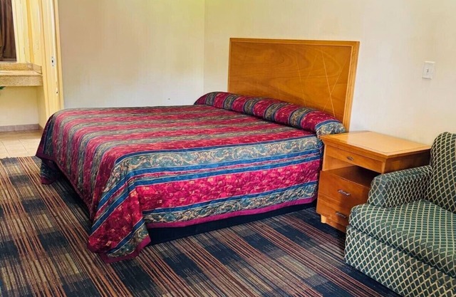 EXECUTIVE INN