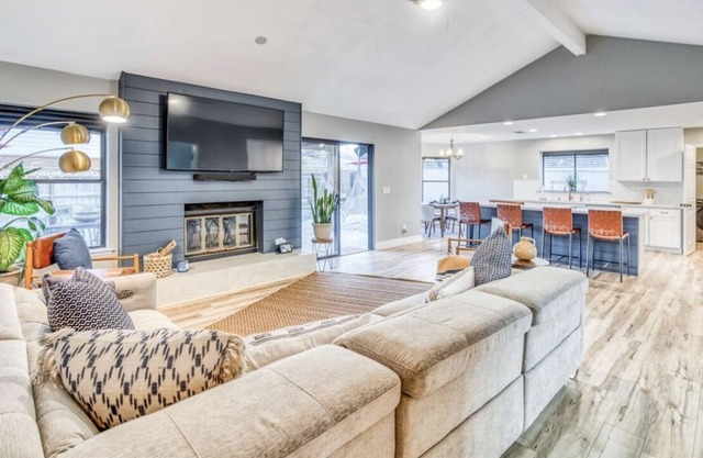 Executive Rental, open floor plan, 3 bdr, 2 bath, office and pool.