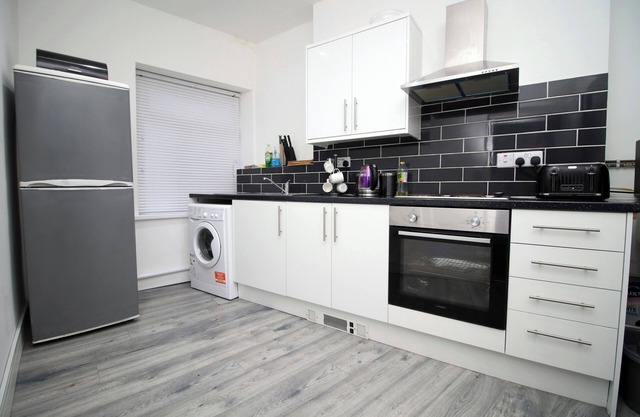 Executive Style 2 Bed Flat in Bridgend F2