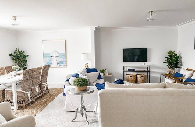Exhale Terrigal, Stylish & Spacious, 150M to beach