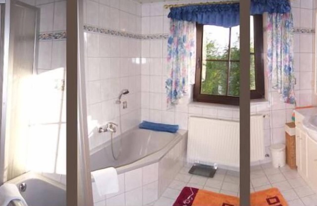 Exclusif, appartement de 90m² avec 3 chambres doubles et un balcon