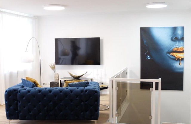 Exklusive Wohnung 104 m2 direkt am Rhein 1 km von der Messe