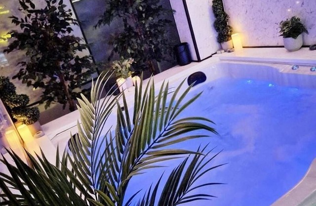 Exotic Jacuzzi Apartment with Balcony & Parking