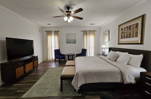Welcome to this Expansive 7 BR Home Over 3,000 Sqft-Close to all Essentials.