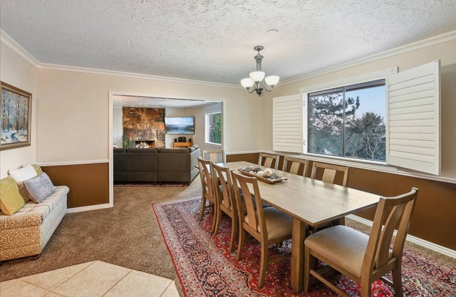 Expansive home, beautiful views, and a hot tub - Minutes from world-class skiing