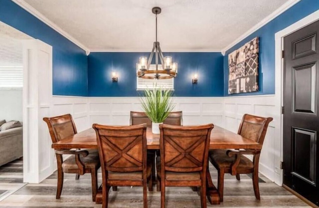 Expansive Private Oasis- 6 Large Bedrooms-3800+ Sq ft & 10 MINS FROM DOWNTOWN!