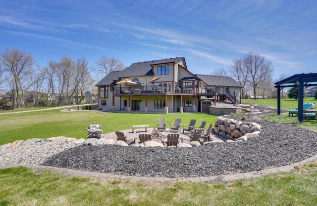 Expansive Retreat on 5 Acres in Shakopee!
