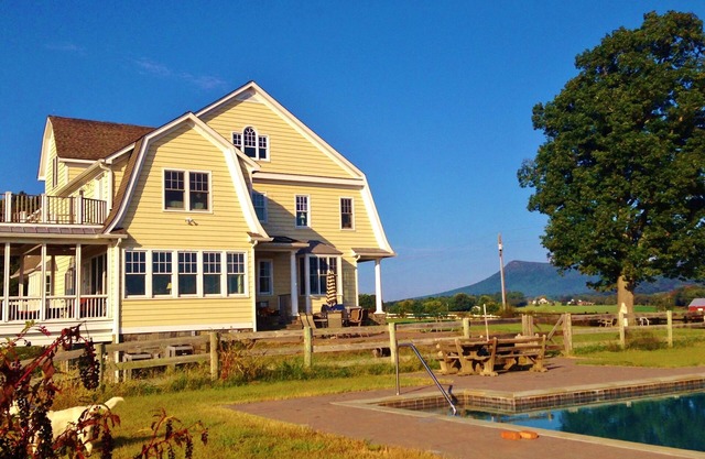Vue imprenable sur les montagnes Blue Ridge, la vallée et la rivière Shenandoah